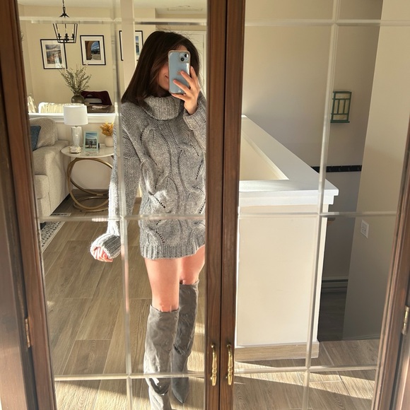 Cozy & Warm Anthropology Heather Gray Chunky Cable-Knit Turtleneck Sweater - Picture 3 of 6